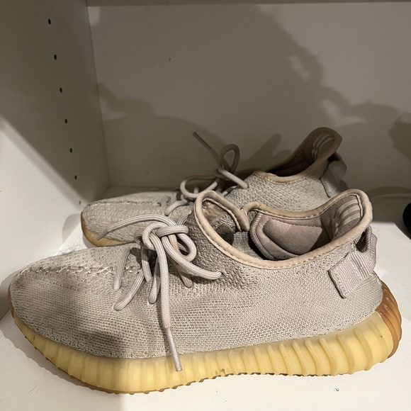 Yeezy Boost 350 - Picture 2 of 3